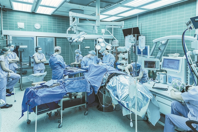 Νευροχειρουργική Εκπαίδευση: Παρόν και Μέλλον