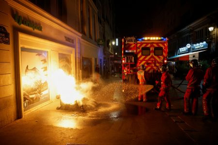 Γαλλία: Ετοιμάζεται για την πέμπτη νύχτα επεισοδίων – Η κηδεία του 17χρονου- Ο απολογισμός
