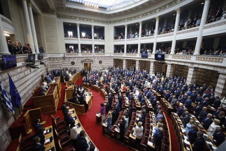 ΣΥΡΙΖΑ: Επιστολή Φάμελλου σε Τασούλα για τη θέση των «Σπαρτιατών» στη Βουλή