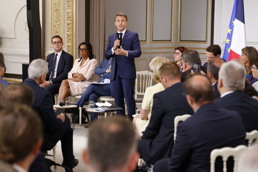 Μακρόν: Προς αποκλιμάκωση η ένταση – Ζήτησε επαγρύπνηση από τους δημάρχους