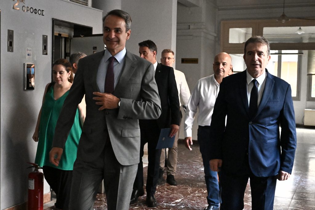 Μητσοτάκης: Επίσκεψη στο υπουργείο Υγείας – Ποιοι τον υποδέχτηκαν