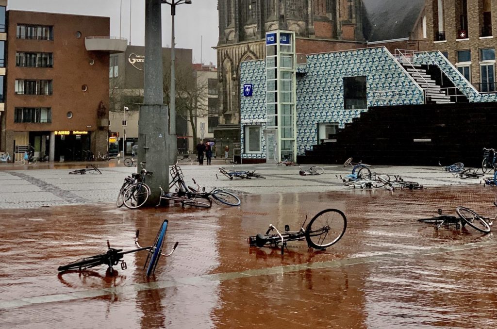 Ολλανδία: Ακυρώσεις 300 πτήσεων και δρομολογίων τρένων