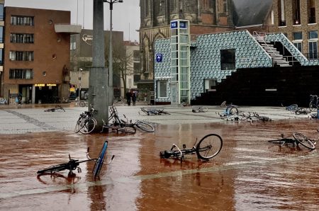 Ολλανδία: Ακυρώσεις 300 πτήσεων και δρομολογίων τρένων