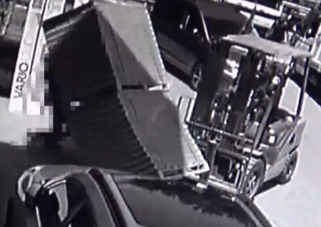 Τουρκία: 14χρονος καταπλακώθηκε από παλέτες που μετέφερε ο πατέρας του