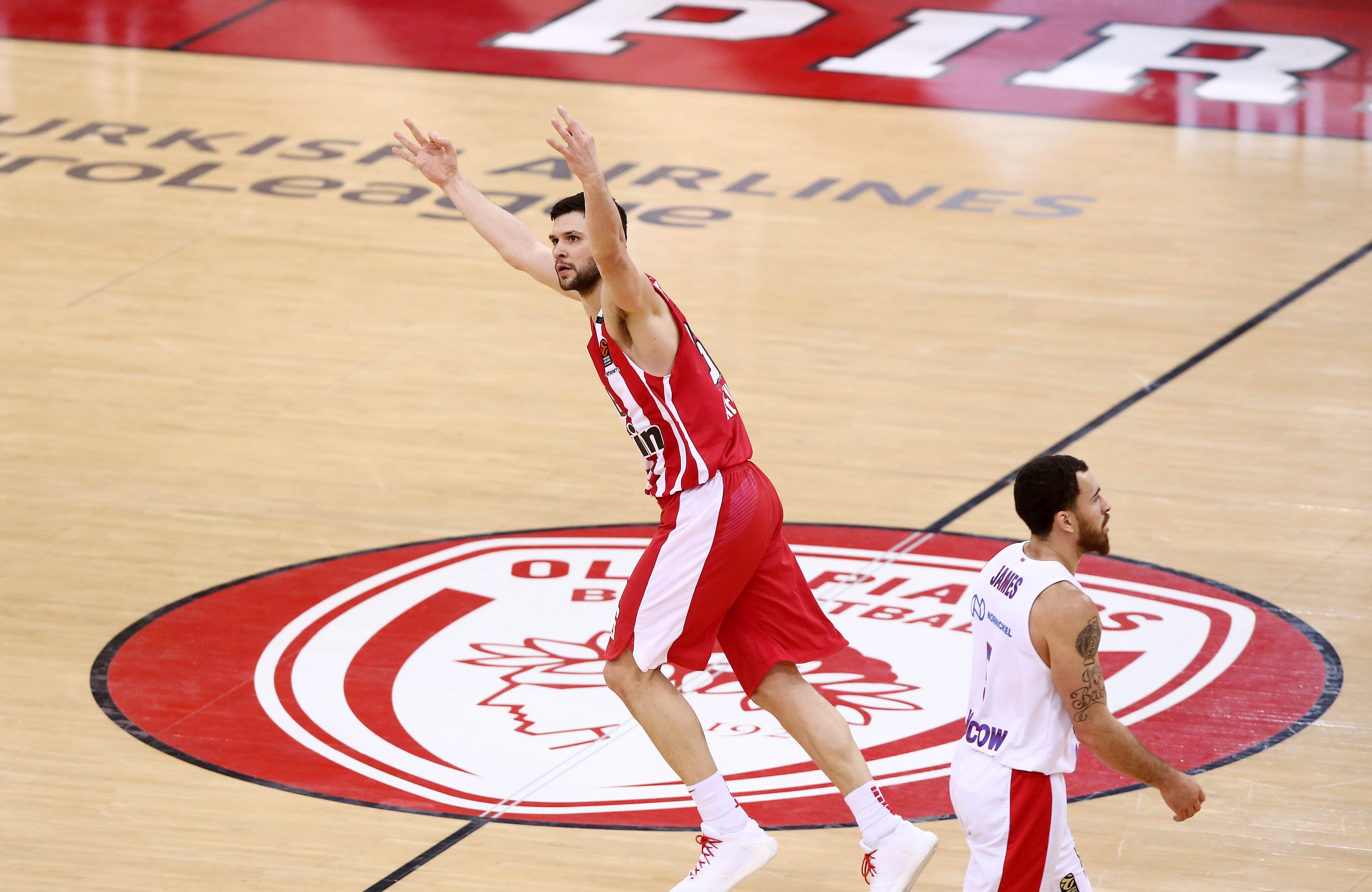 Ως το 2026 στον Ολυμπιακό ο Κώστας Παπανικολάου