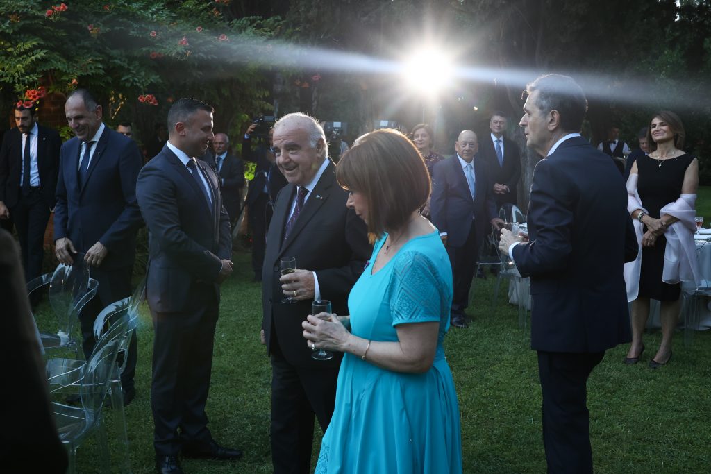 Όταν τα μπουζούκια ήχησαν για πρώτη φορά  στο Προεδρικό Μέγαρο