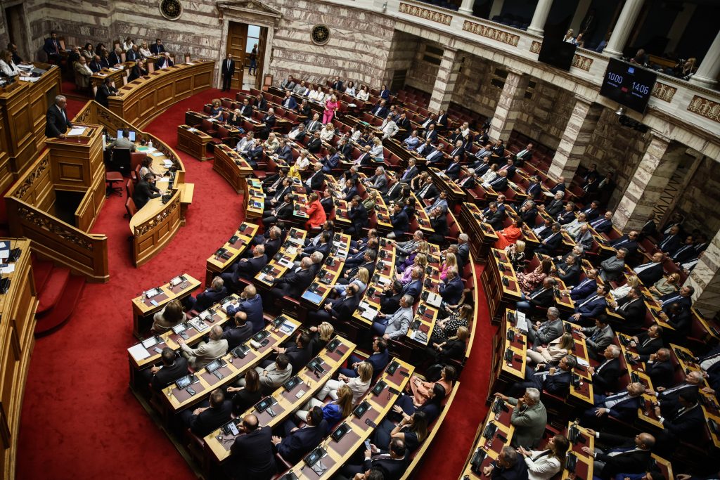 Το πηγαδάκι του ΣΥΡΙΖΑ και το τετ α τετ Γεραπετρίτη – Ντόρας στο παρασκήνιο των προγραμματικών