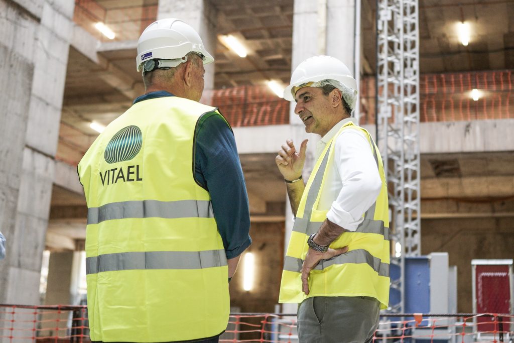 Επίσκεψη Μητσοτάκη στο ιστορικό Μινιόν: «Η περιοχή αλλάζει, όπως αλλάζει και όλη η χώρα»