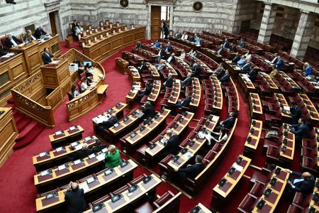 Βουλή: Υπερψηφίστηκε επί της αρχής το νομοσχέδιο για τα «κόκκινα» δάνεια