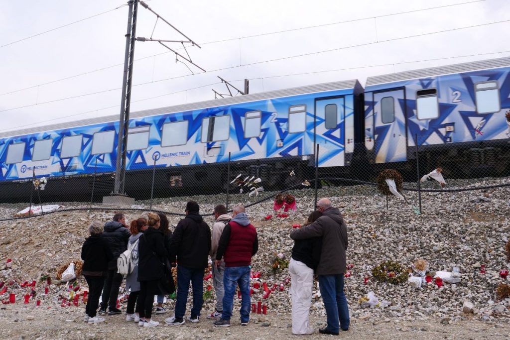 Τέμπη: «Συγγνώμη τι; Που σας σκοτώσαμε;» – Συγκινεί η κόρη θύματος