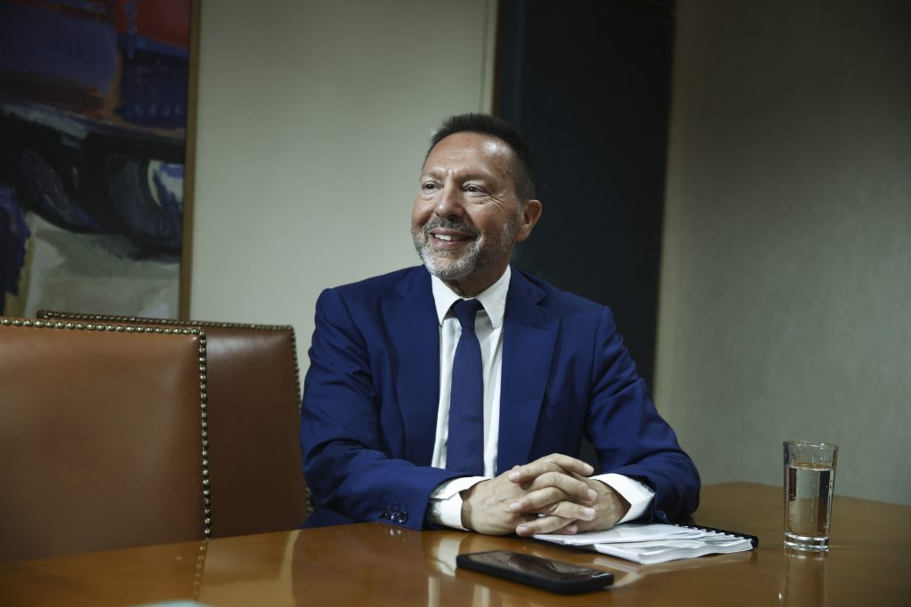 Στουρνάρας: Δεν είμαστε πια το μαύρο πρόβατο της ΕΕ – Ευκαιρίες και κίνδυνοι για τις τράπεζες