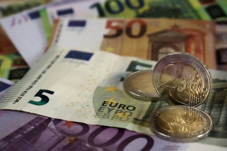 Στόχος της κυβέρνησης ο μέσος μισθός να φτάσει τα 1.500 ευρώ