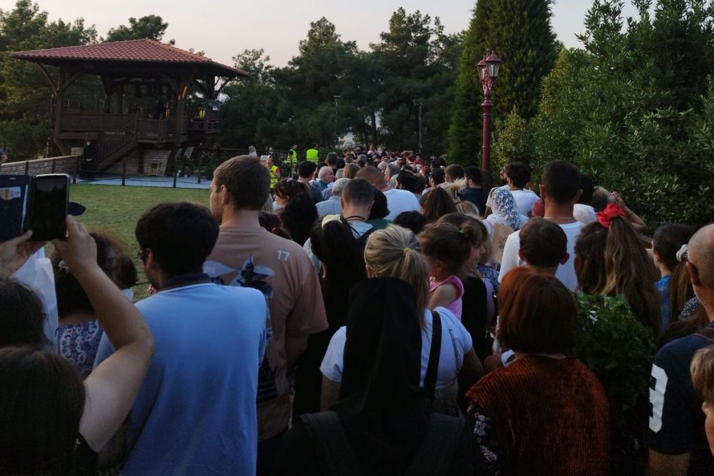 Άγιος Παΐσιος: Κοσμοσυρροή στον τάφο του – 29 χρόνια από την κοίμησή του