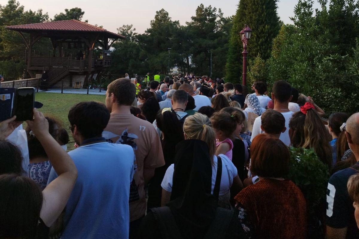 Άγιος Παΐσιος: Κοσμοσυρροή στον τάφο του – 29 χρόνια από την κοίμησή του