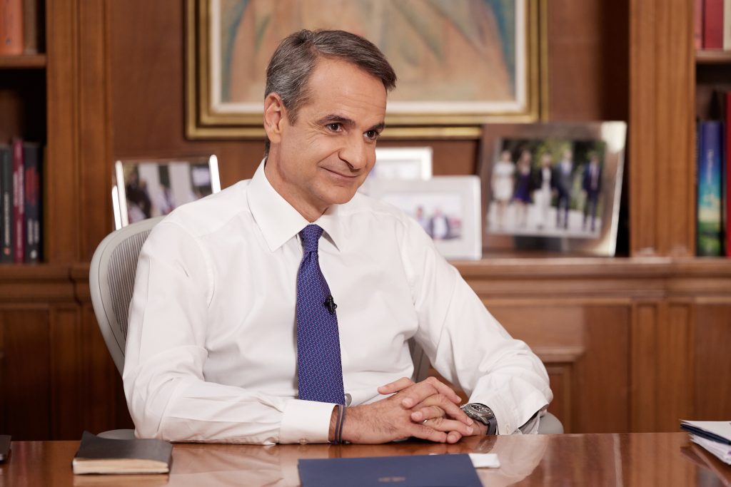 «Μάλλον έπρεπε να ζητήσω καμήλες» – Η απάντηση Μητσοτάκη για την έφιππη αστυνομία