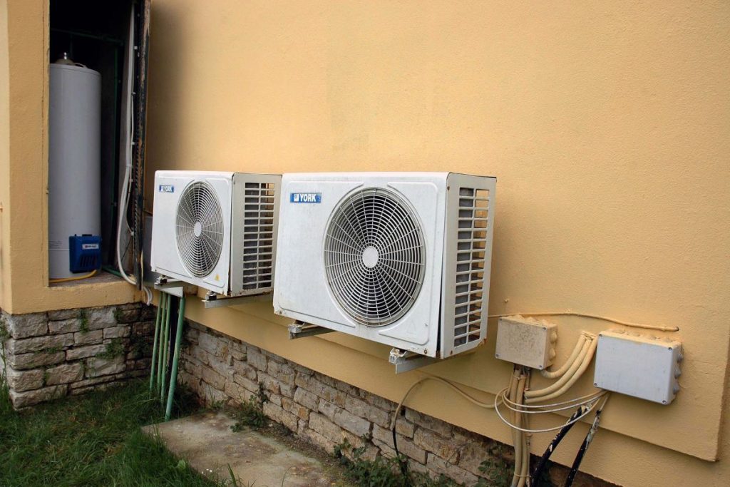 Καύσωνας Κλέων: Σε πόσους βαθμούς πρέπει να έχουμε το κλιματιστικό