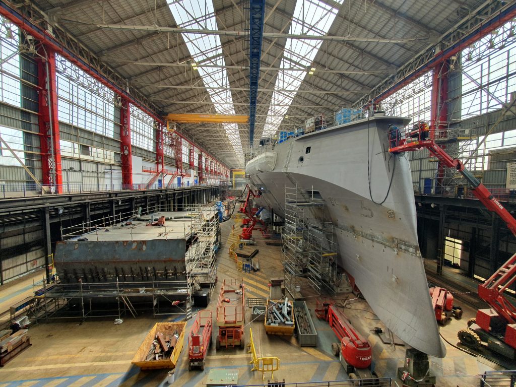 Φρεγάτες Belharra: Πώς προχωρούν οι εργασίες στα ναυπηγεία της Λοριάν (βίντεο)