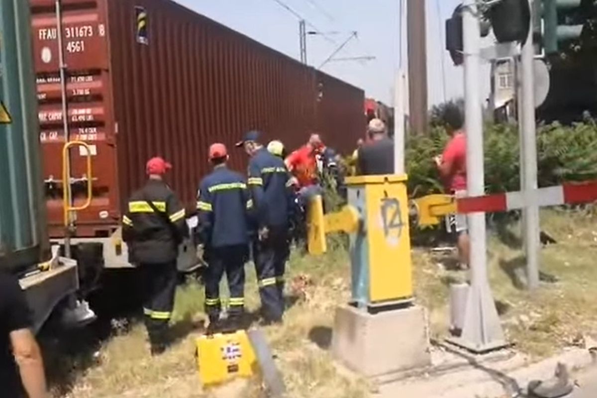 Θεσσαλονίκη: Μηχανή συγκρούστηκε με τρένο – Νεκρός ο οδηγός