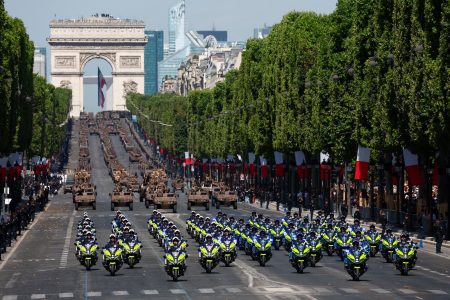 Γαλλία: Με επισημότητα αλλά χωρίς πυροτεχνήματα γιορτάστηκε η επέτειος της Βαστίλης