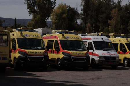 SOS από τα νοσοκομεία του Ανατολικού Αιγαίου: Υποστελέχωση και ασθενοφόρα για δείγμα