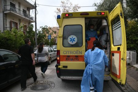 Θεσσαλονίκη: Μαχαίρωσε τη γυναίκα του στον λαιμό