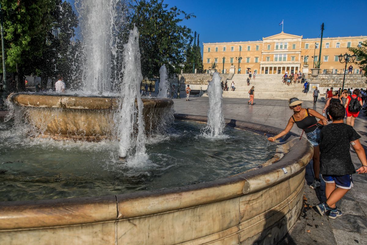 Καιρός – Αρναούτογλου: 44 βαθμοί και την άλλη εβδομάδα