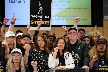 Ηθοποιοί και σεναριογράφοι σε απεργία – Παγώνει το Χόλιγουντ