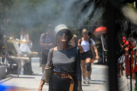 Καιρός: Καλοκαίρι πριν την έφοδο της αφρικανικής σκόνης και τις λασποβροχές