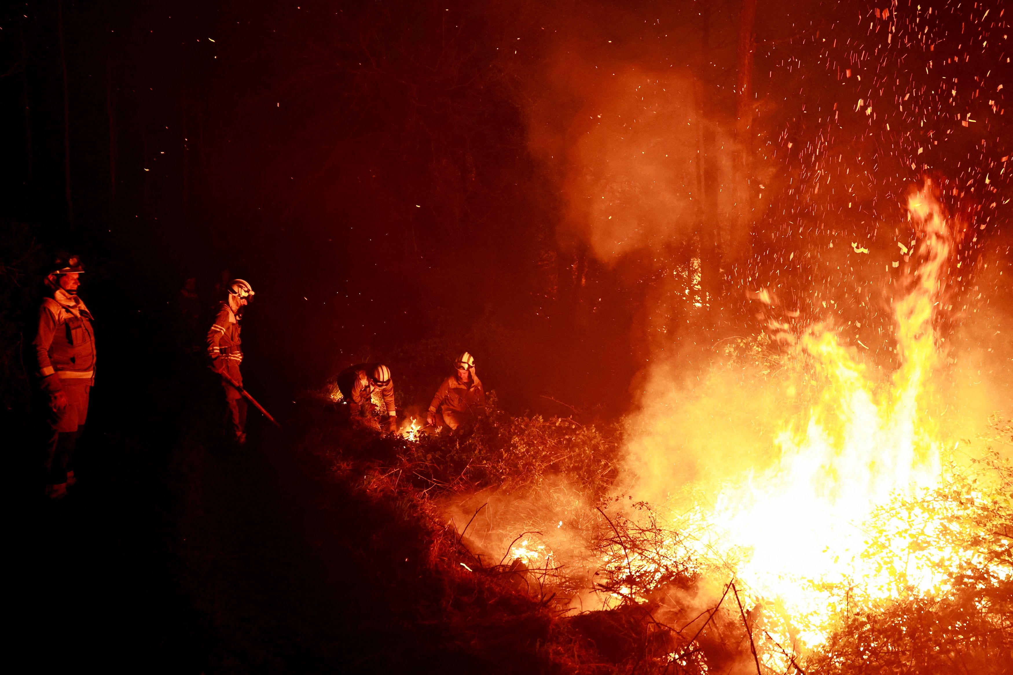 Ισπανία: Ανεξέλεγκτη πυρκαγιά στη Λα Πάλμα – Χιλιάδες κάτοικοι απομακρύνθηκαν