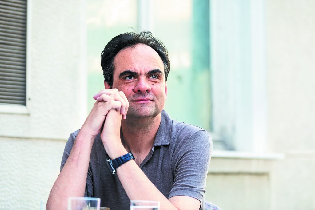 Βασίλης Βαμβακάς: «Στην Ελλάδα η τηλεόραση υποτιμήθηκε»