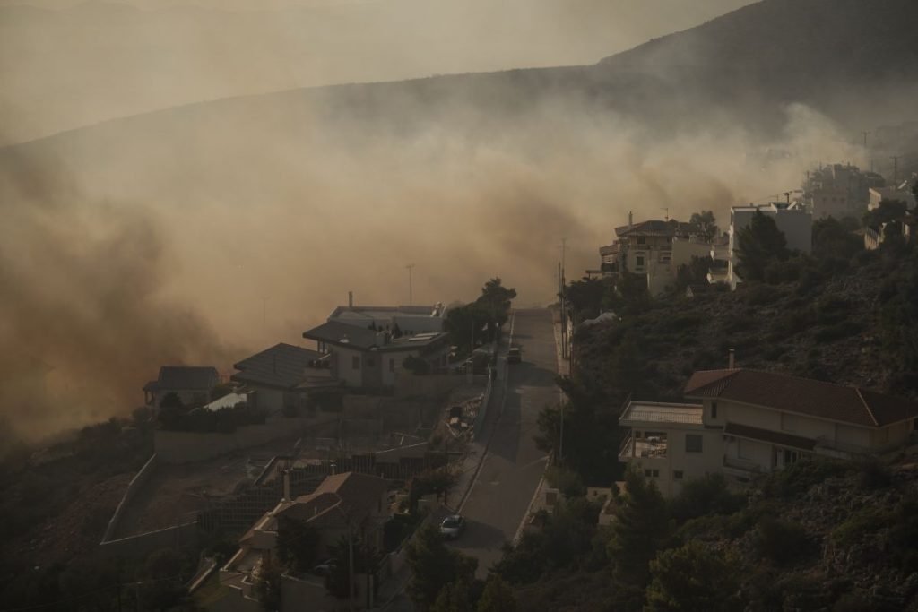 Hot – Dry – Windy: Οι περιοχές που θα χτυπήσει το φαινόμενο Τρίτη και Τετάρτη