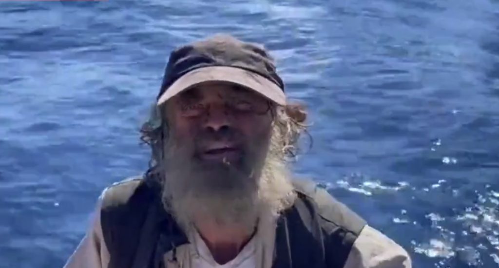 Σύγχρονος Ροβινσώνας επιβίωσε στον Ειρηνικό με ωμά ψάρια