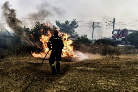 Φωτιά – Ρόδος: Εκκενώνονται τρία χωριά και ένα ξενοδοχείο