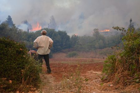Φωτιά Ρόδος: Εκκενώνεται για προληπτικούς λόγους και το χωριό Απόλλωνα