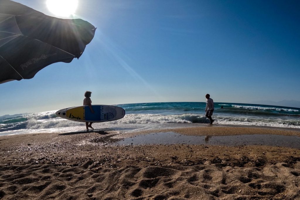 Καιρός: Ζέστη και ισχυροί άνεμοι – Νέο κύμα καύσωνα από Πέμπτη