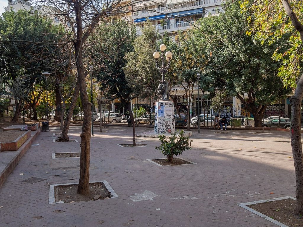 Εξάρχεια: Από τα δακρυγόνα στα funds