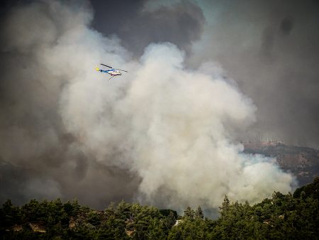 Φωτιές: Αναζωπύρωση σε Μέγαρα και Μάνδρα – Μήνυμα του 112 για εκκένωση οικισμών