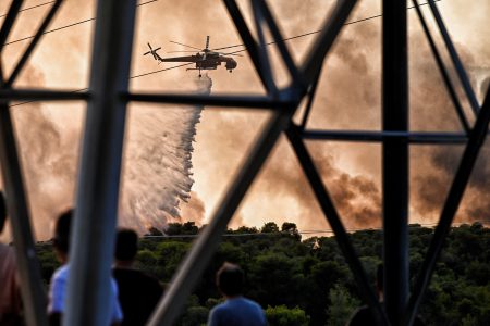 Φωτιές: Συνεχίζονται οι αναζωπυρώσεις σε  Δυτική Αττική, Ρόδο και Λακωνία