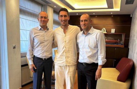 Ολυμπιακός: Ο Λαρεντζάκης υπέγραψε νέο συμβόλαιο