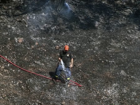 Φωτιά στη Ρόδο: Τιτάνια μάχη σε τρία μέτωπα – Πληροφορίες για εγκλωβισμένου πυροσβέστες