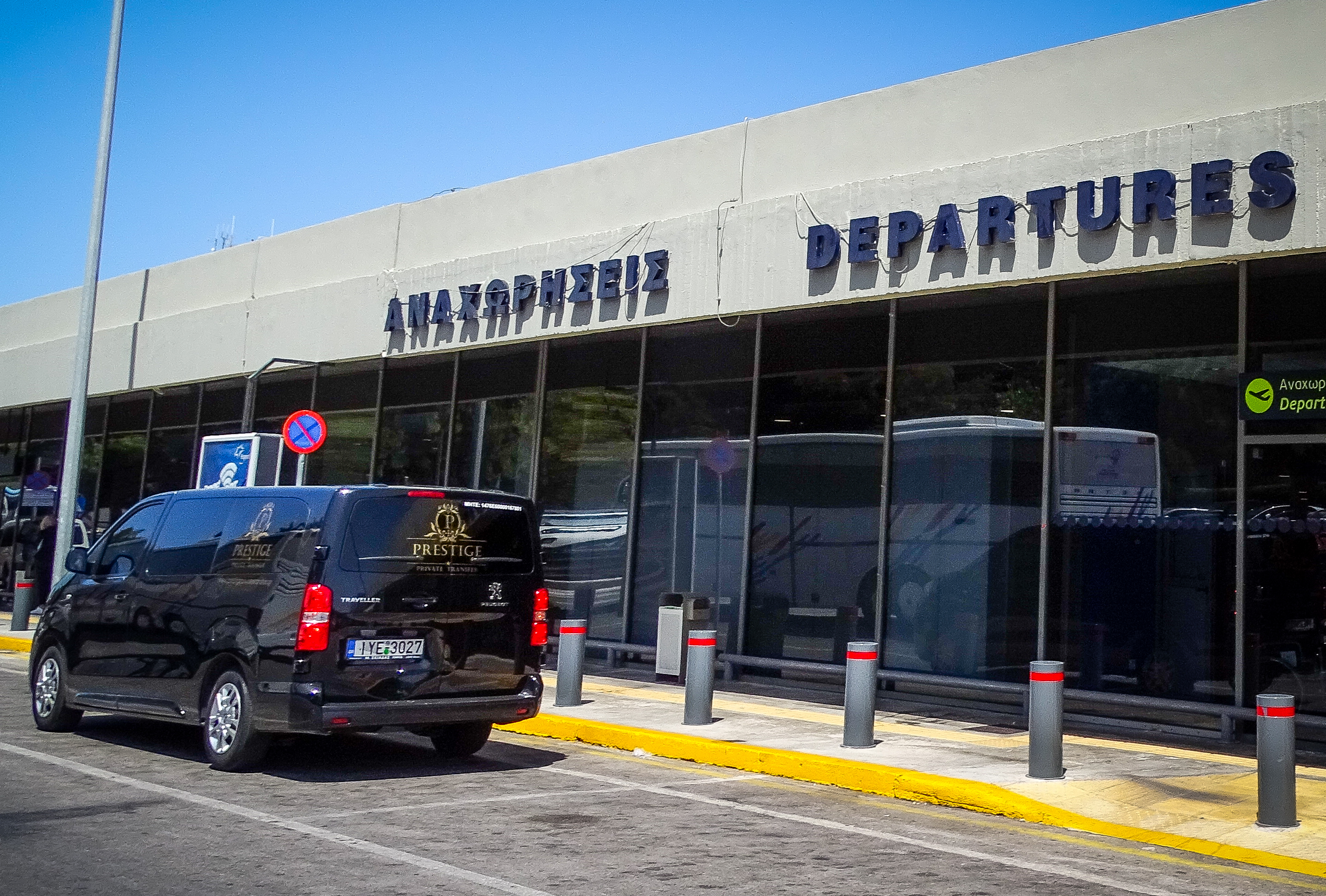 Φωτιά – Ρόδος: Ακυρώνουν τις πτήσεις προς το νησί ταξιδιωτικά και αεροπορικές