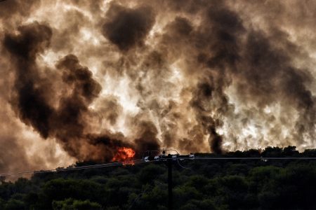Φωτιά στην Εύβοια: Κοντά σε οικισμούς το πύρινο μέτωπο