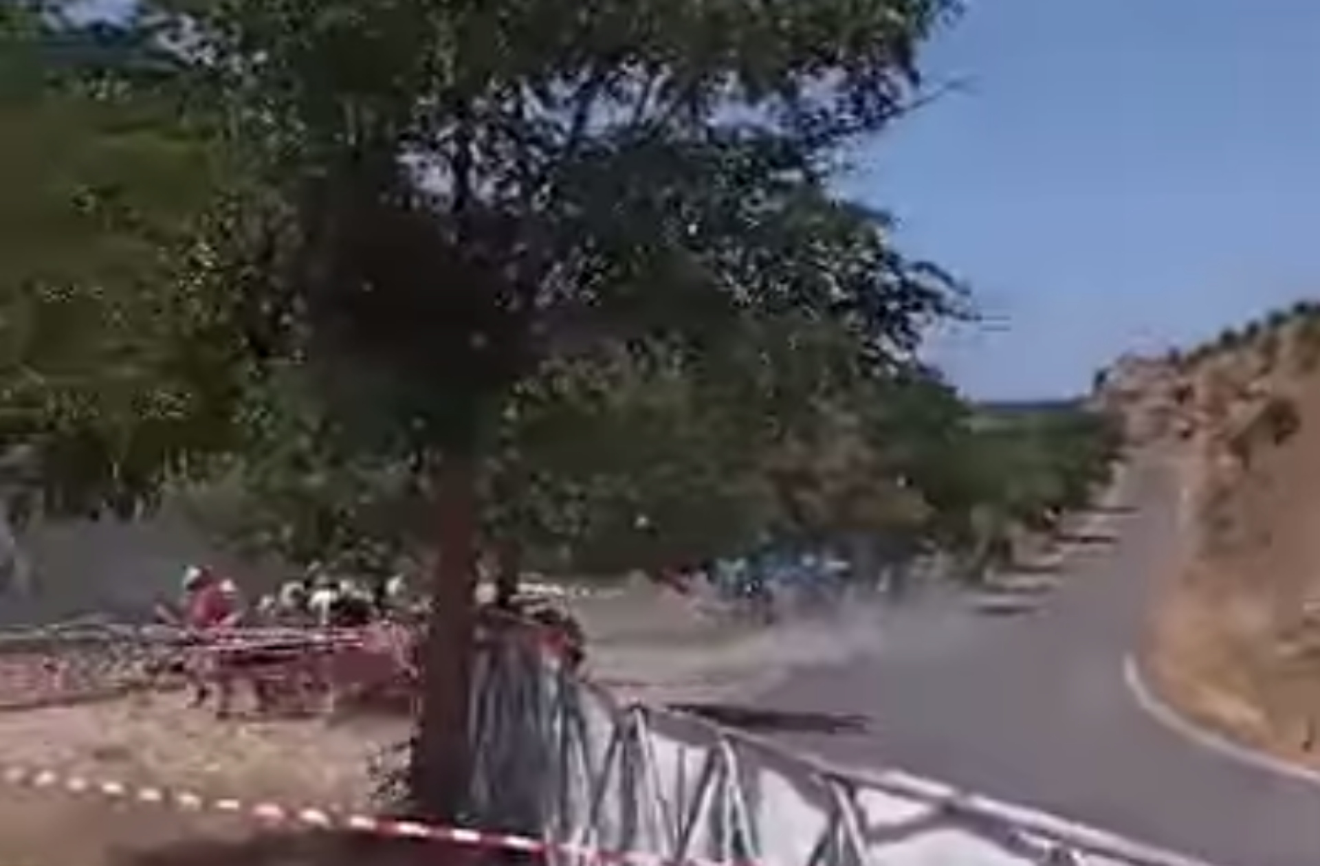 Βίντεο: Αγωνιστικό αυτοκίνητο στη Δημητσάνα πέφτει πάνω σε θεατές