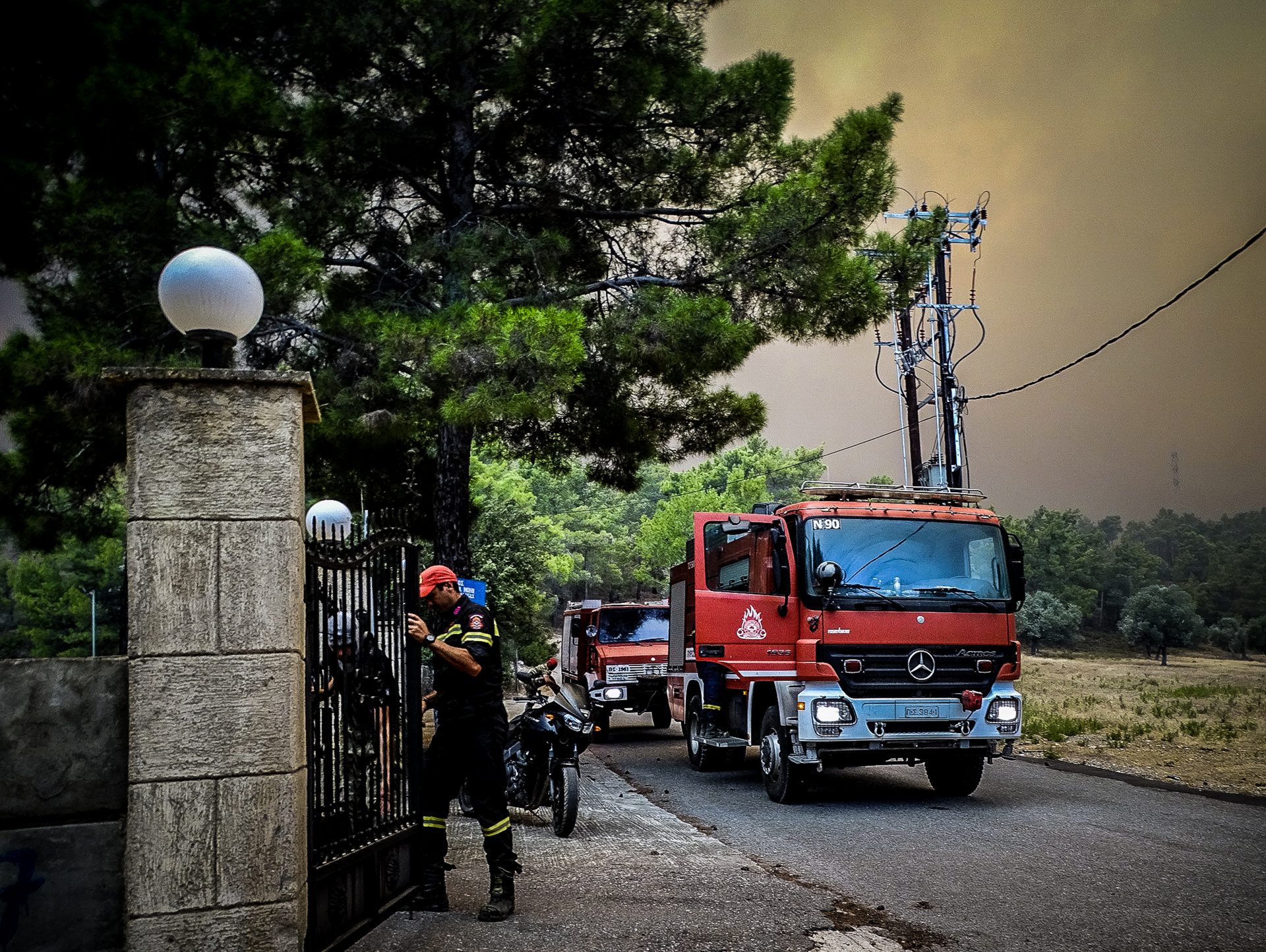 Φωτιά στην Εύβοια: Εκκενώσεις τεσσάρων χωριών με μήνυμα από το 112