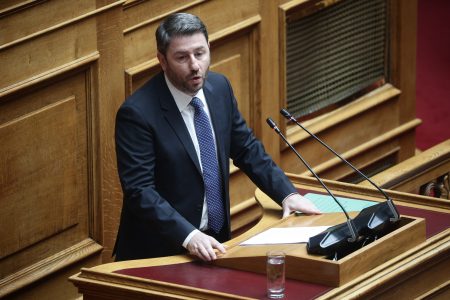 Ανδρουλάκης – Βουλή: Πυρά κατά κυβέρνησης για φωτιές, ψήφο αποδήμων και ελληνοτουρκικά
