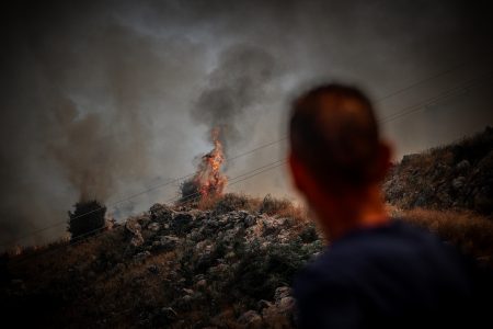 Φωτιές: Δύσκολη νύχτα σε Ρόδο και Κάρυστο – Σε συναγερμό η Κρήτη