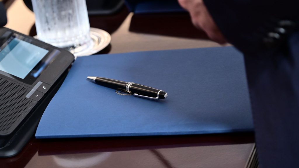 Το μυστικό του γαλάζιου φακέλου