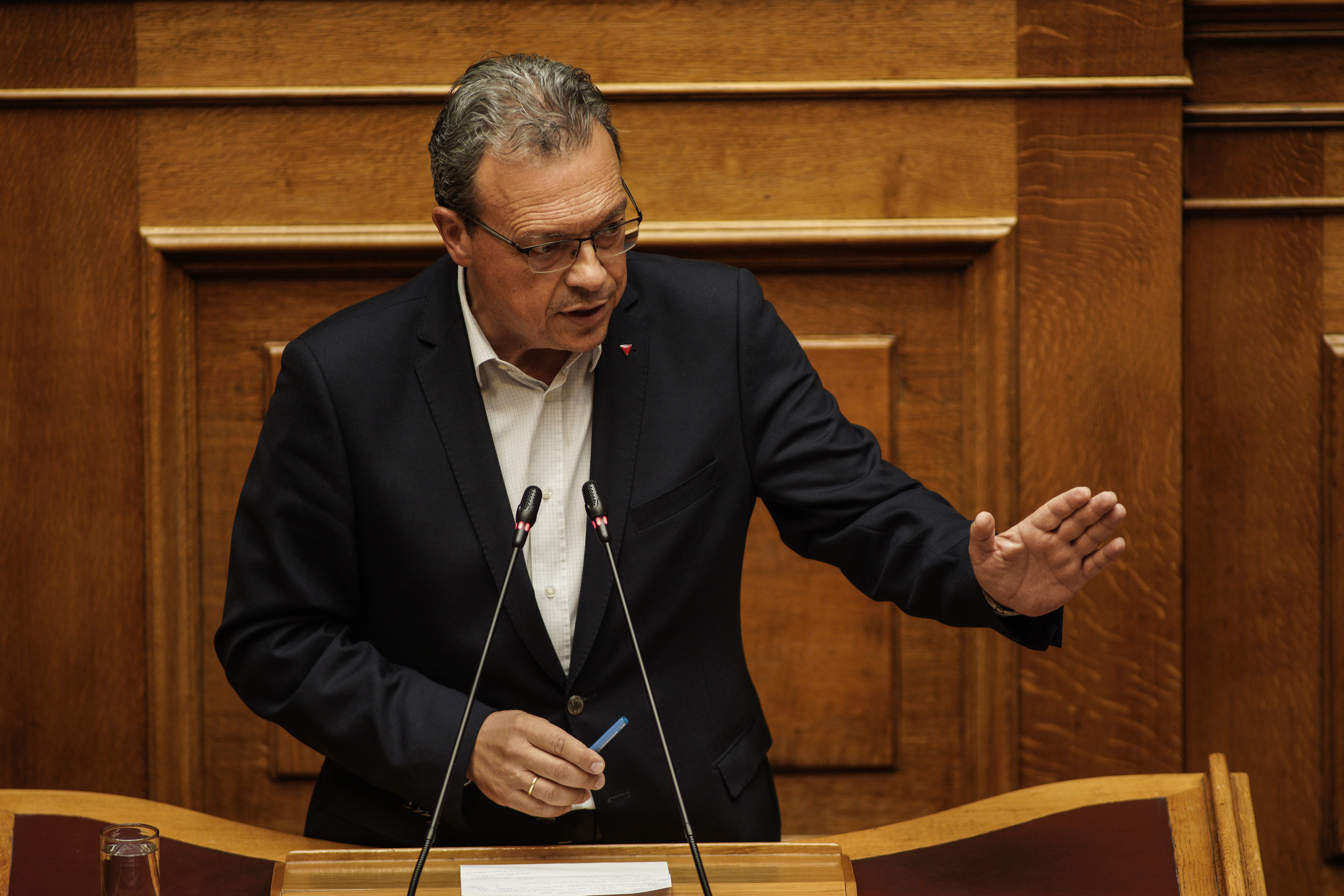 Ψήφος αποδήμων – Φάμελλος: Εμπλέκετε τους απόδημους σε κομματικά συμφέροντα