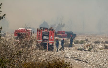 Εύβοια: Φωτιά στην Κύμη Αλιβερίου