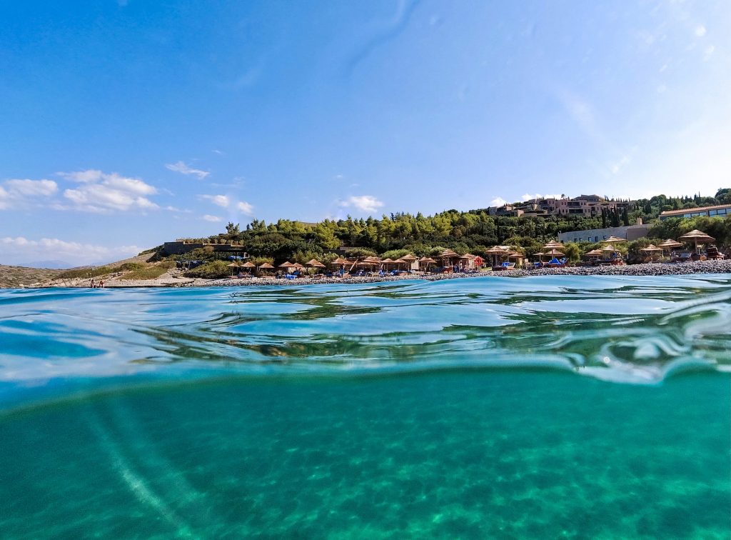 Το τσίρκο των ελληνικών ακτών